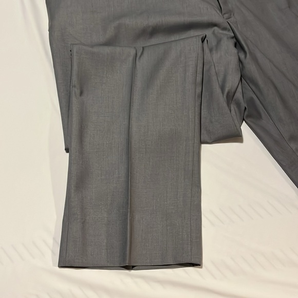 Caravelli gray 3 piece suite. Like new. 54L coat and 50 waist pant. - Picture 12 of 16